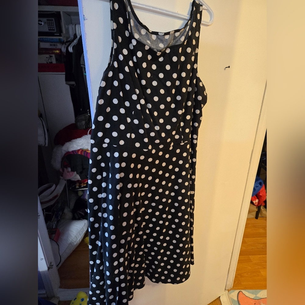 Que Black and White Polka Dot Top